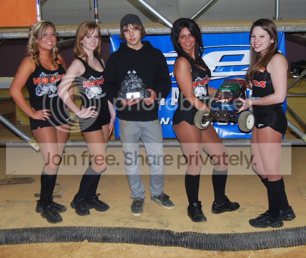 Travis20single20with20trophy20girls.jpg