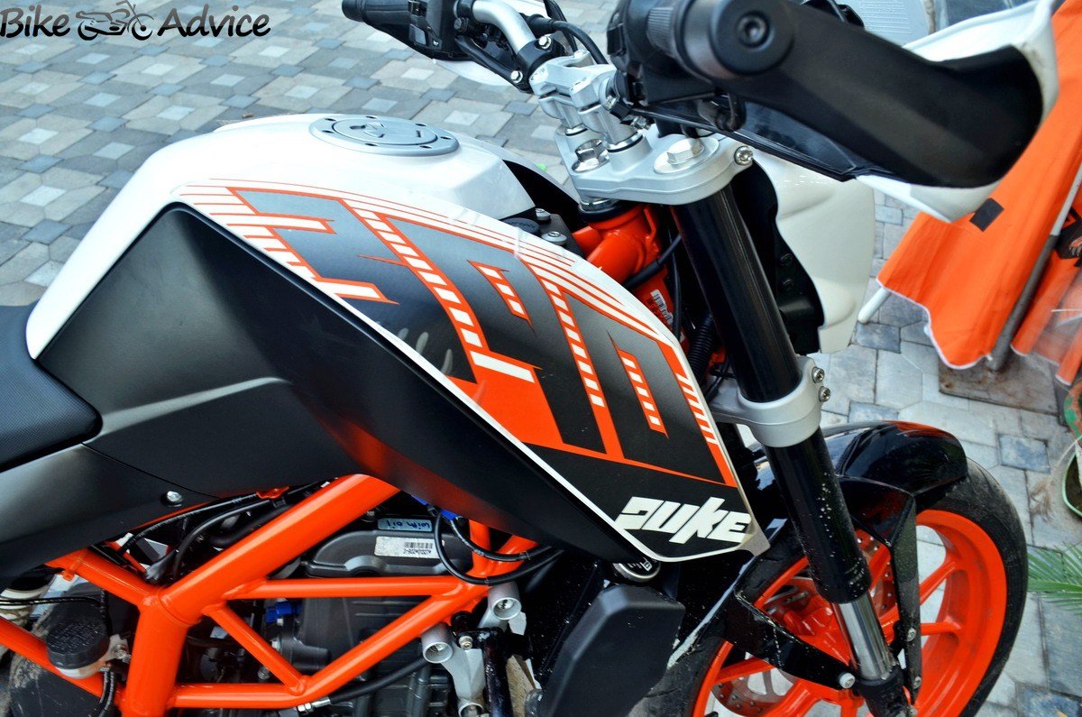 KTM-Duke-390-Tank.jpg