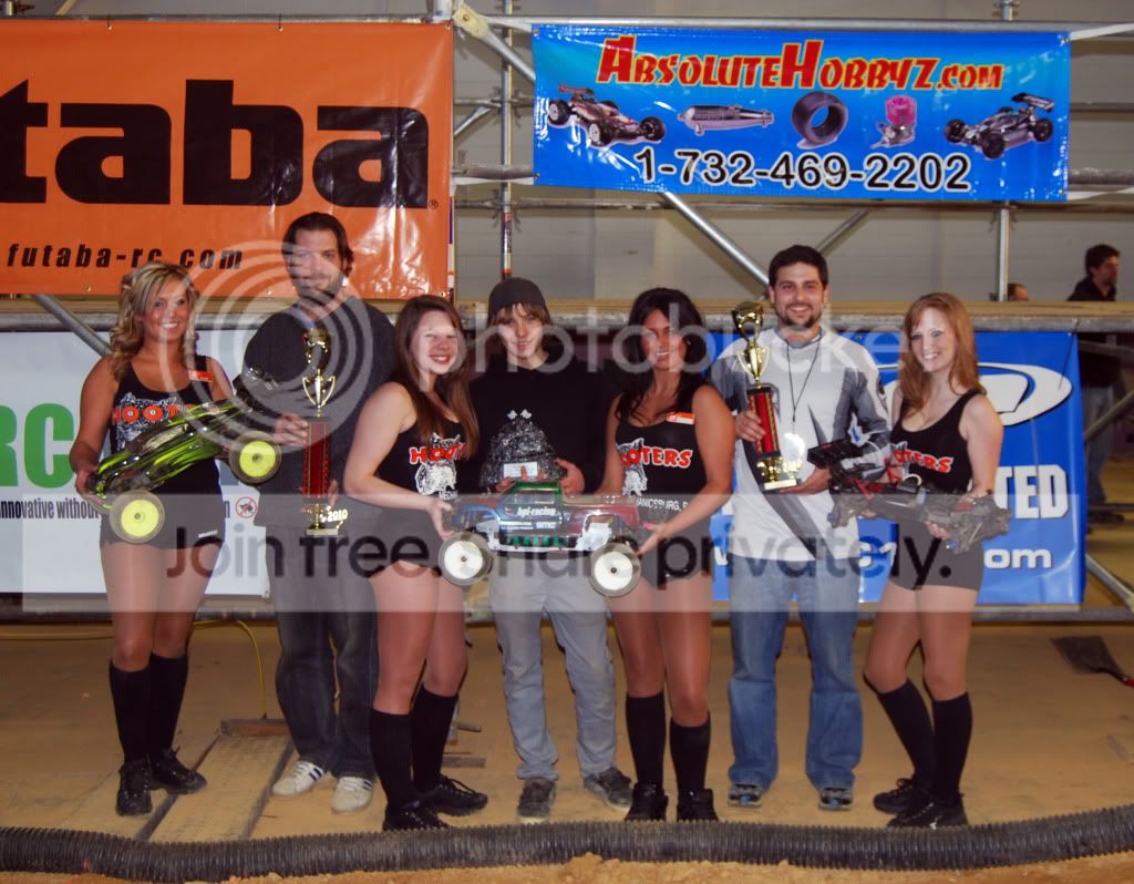 Travis20with20trophy20girls20-20FUL.jpg